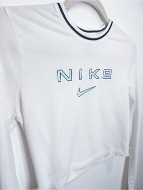 Nike Sportswear Retro Spellout Cropped Long Sleeve Top Slim Fit Women’s M White